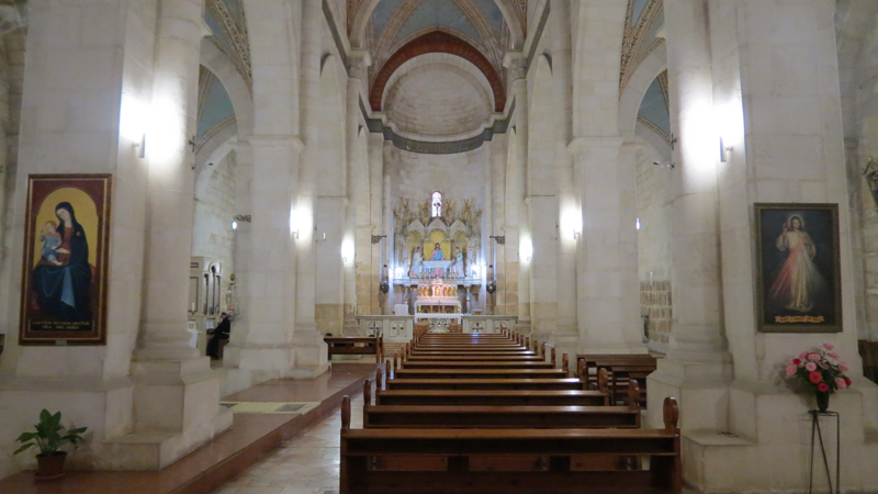 emmaus_church_interior